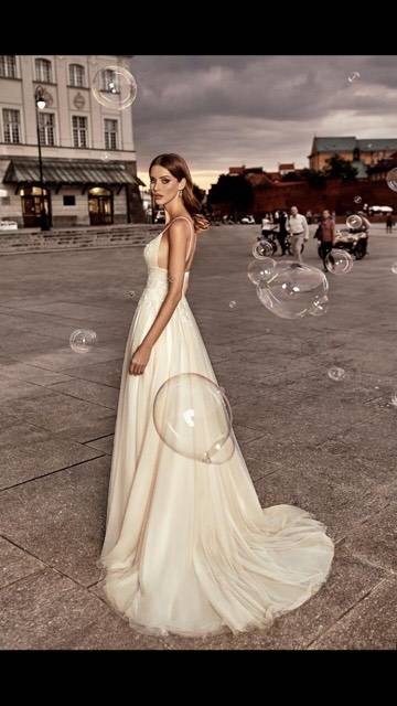 robe de mariée bohème fluide à Marseille vieux port 