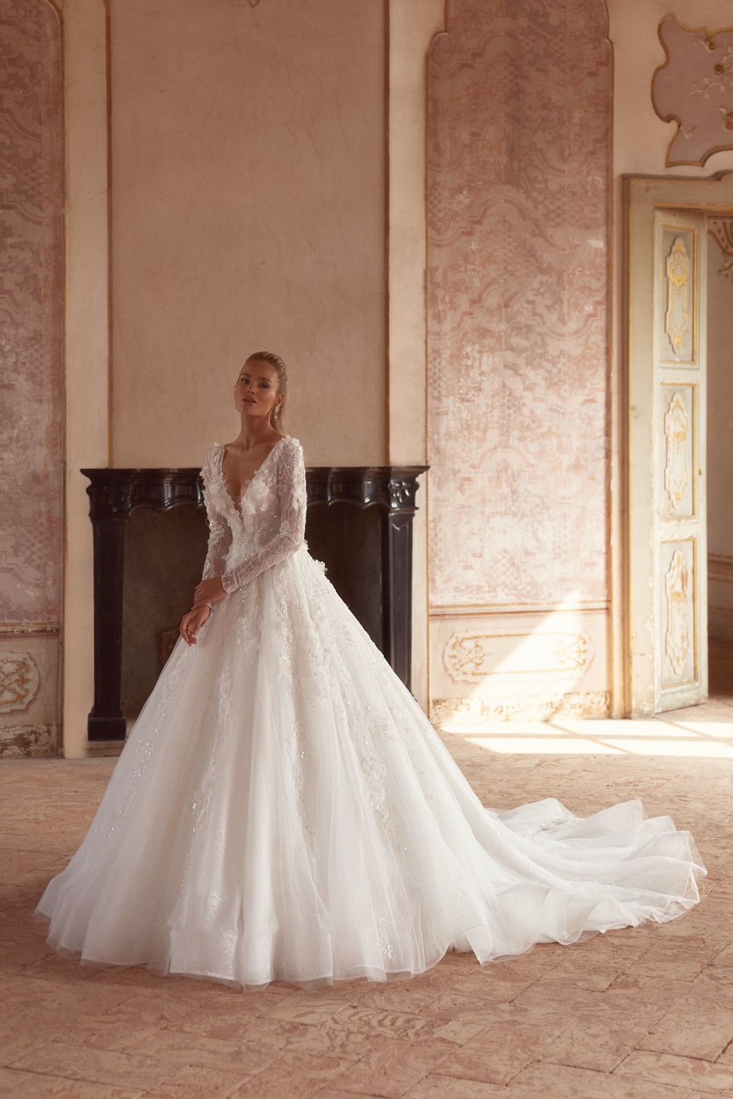 Robe de mariée princesse en dentelle à Marseille