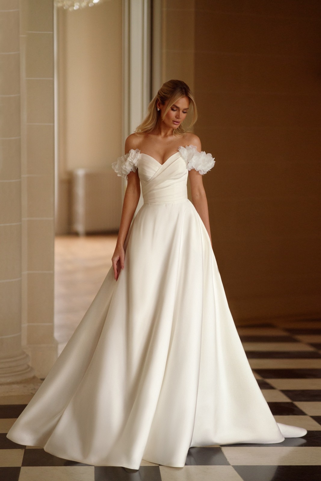 Robe de mariée trapèze en satin mikado à marseille