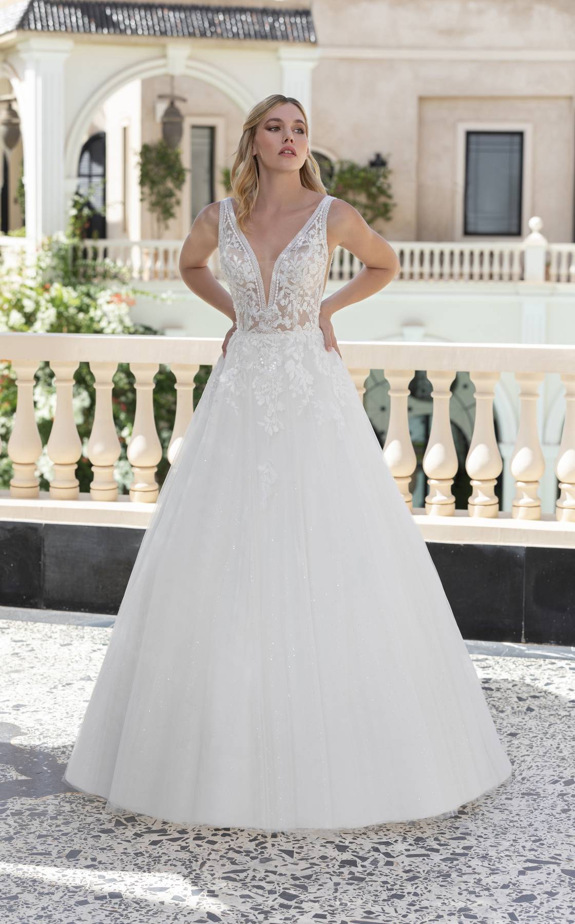 Robe de mariée trapèze scintillante à Marseille.