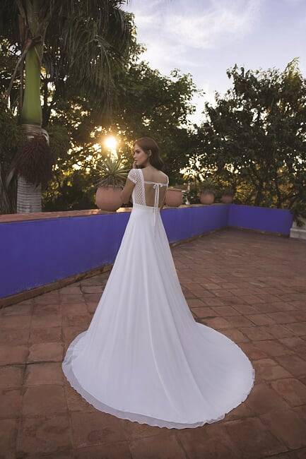 la boutique solution cérémonie propose des robes de mariée bohème à marseille