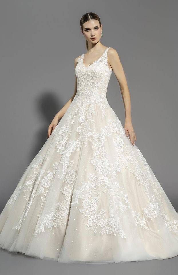 robe de mariée princesse en dentelle brodée à marseille centre ville