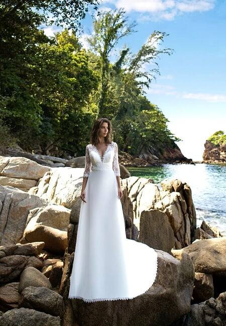 robe de mariée bohème longue fluide avec manches en dentelle marseille 