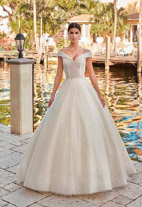 robe de mariée longue longue princesse décolleté bateau 13001 Marseille 