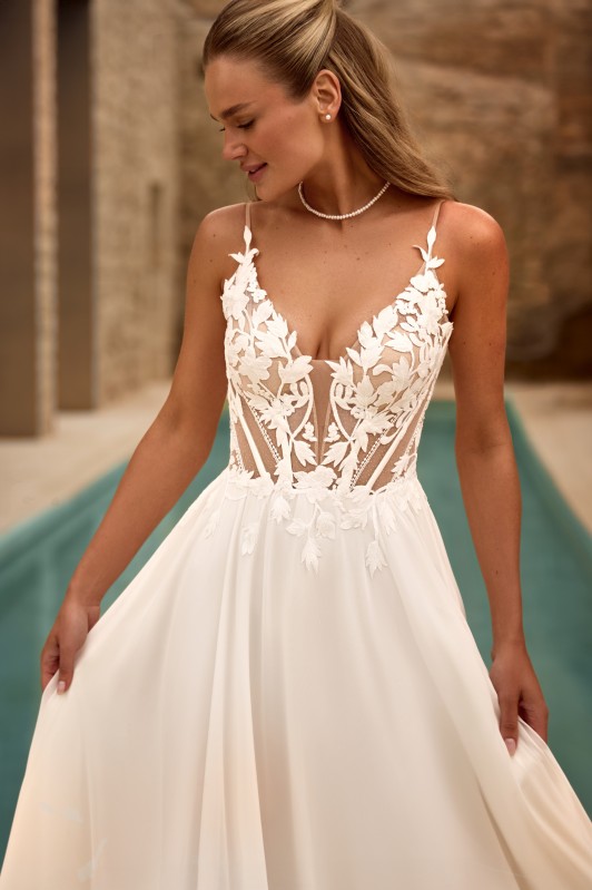 Robe de mariée mousseline avec décolleté V plongeant Marseille 