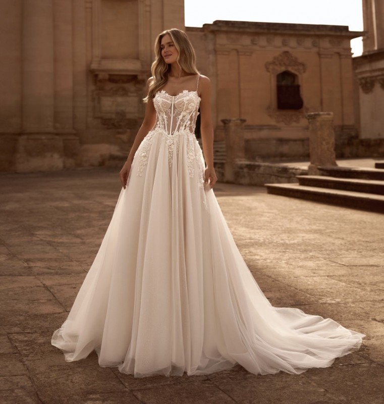 Robe de mariée forme en A en tulle Marseille vieux port 