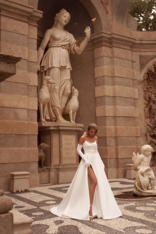 Robe de mariée trapèze avec fente à Marseille 