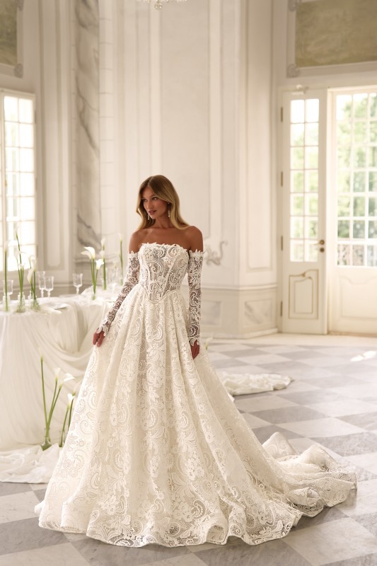 Robe de mariée trapèze avec longue traîne Marseille 