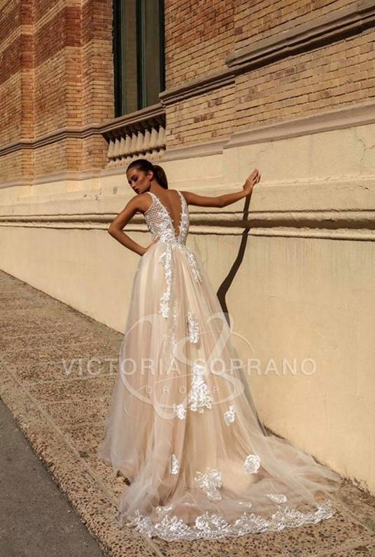 robe de mariée avec traine de dentelle Marseille centre ville