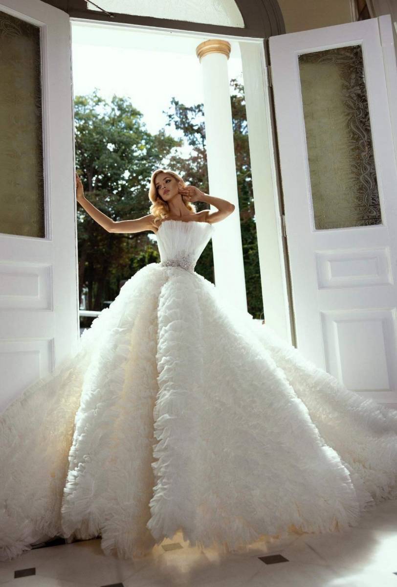 robe de mariée haute couture cascade de tulle bustier à Marseille centre ville 